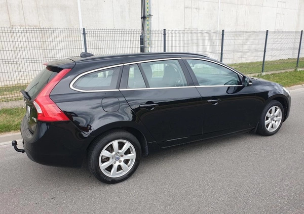 Volvo V60 cena 31909 przebieg: 250000, rok produkcji 2011 z Sieradz małe 301